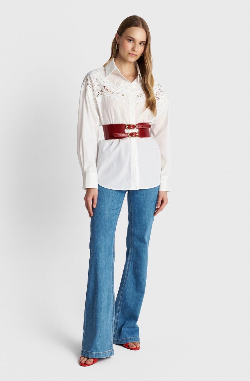 ALE - Kemishe pambuku e bardhe me detaje dantelle