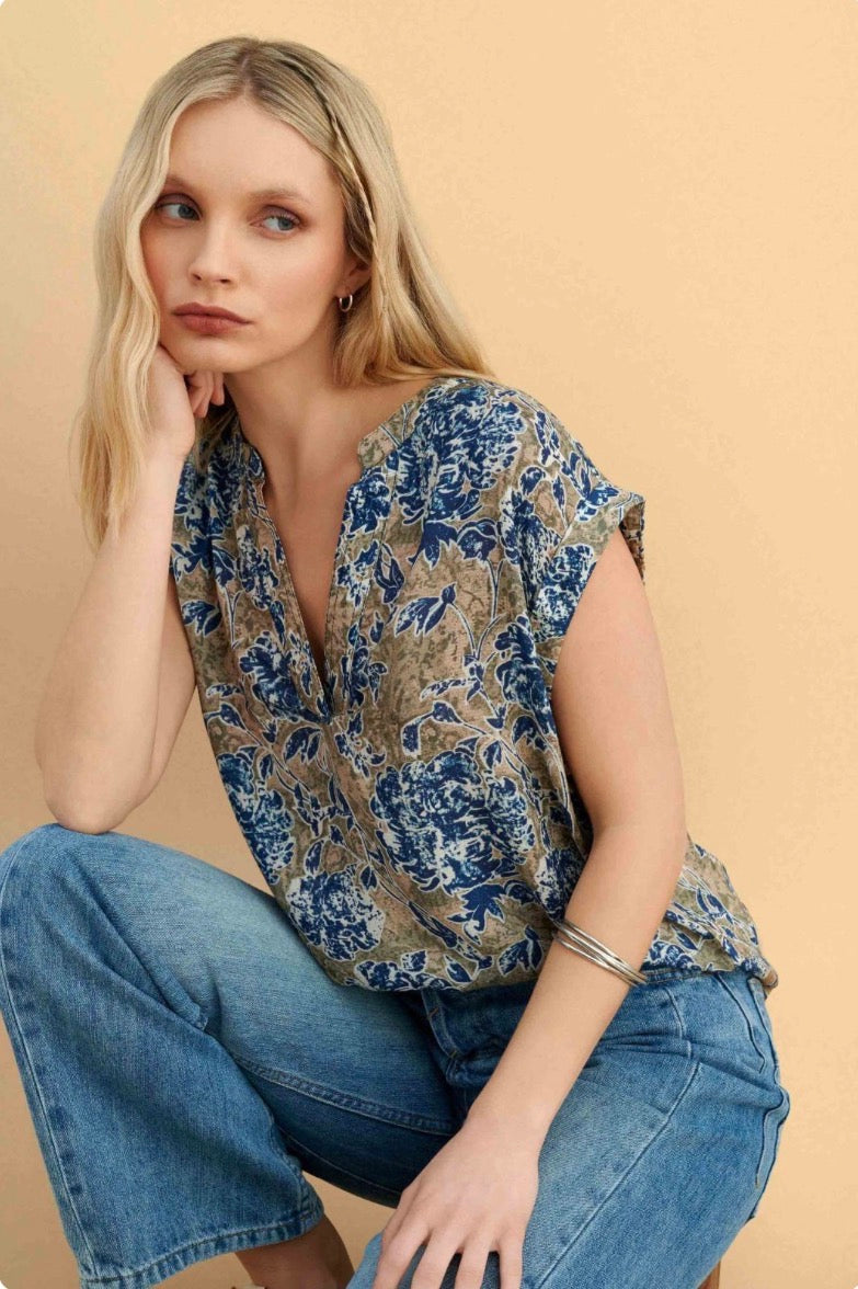 attrattivo - Bluze me jake V dhe printe shumengjyreshe