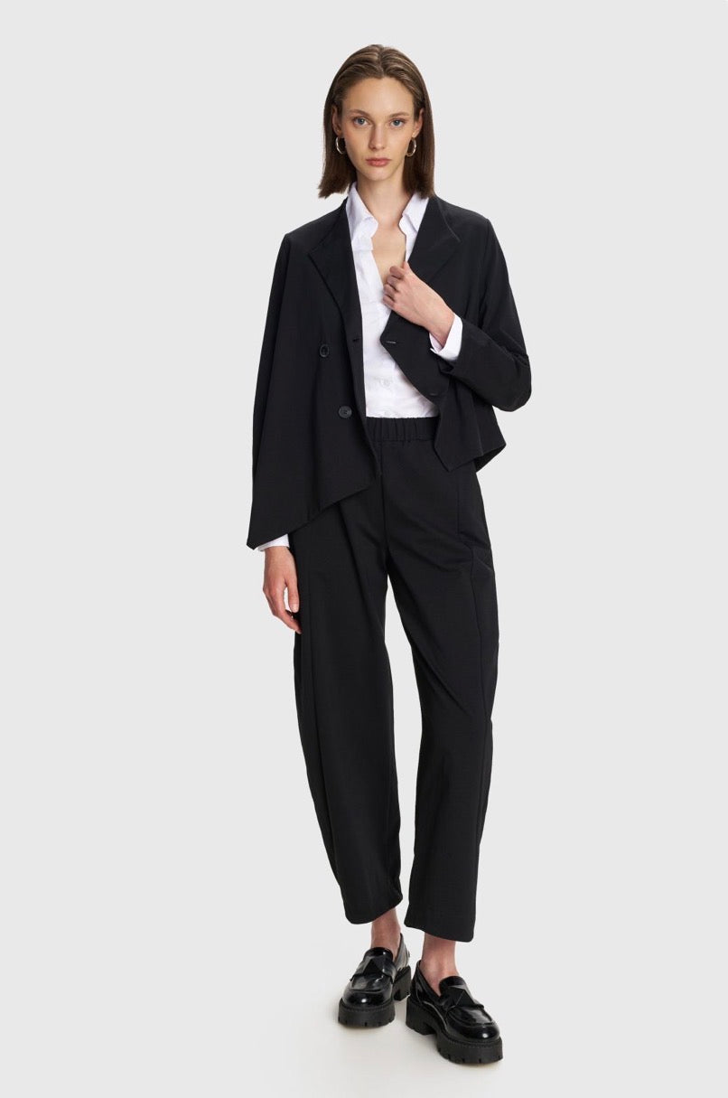 ALE - Set xhakete e zeze asimetrike dhe pantallona me llastik