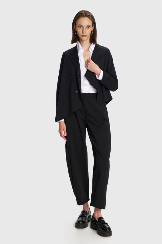 ALE - Set xhakete e zeze asimetrike dhe pantallona me llastik