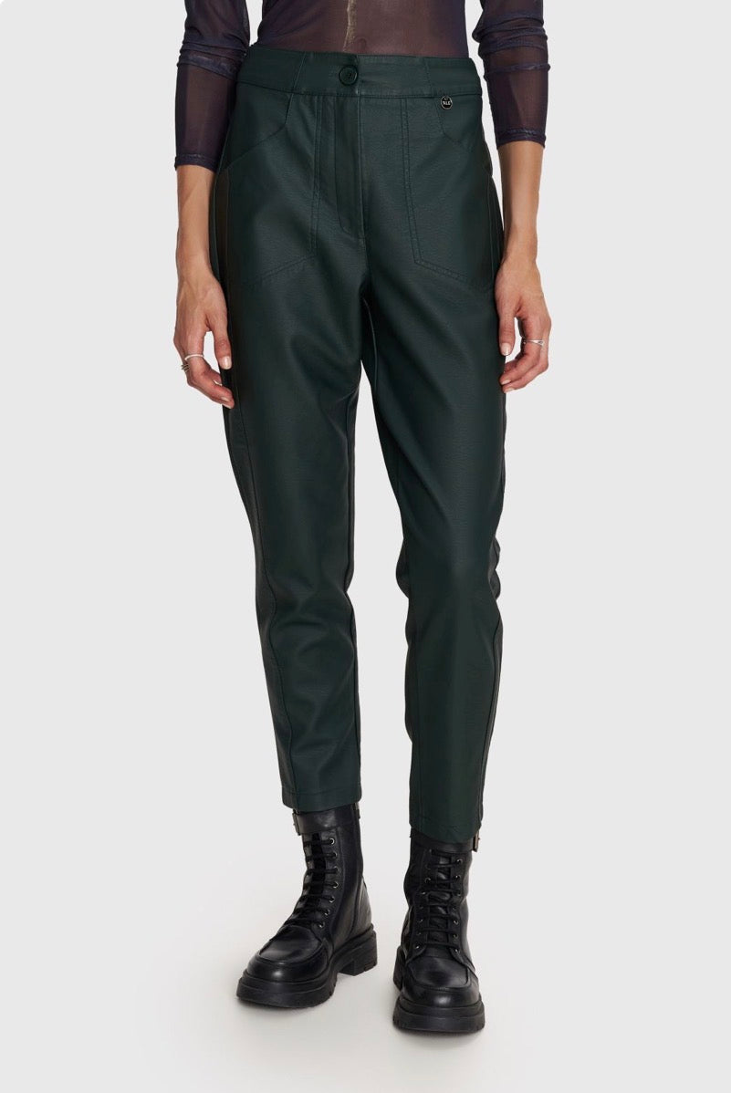 ALE - Pantallona lekure jeshile dhe te zeza me xhepa