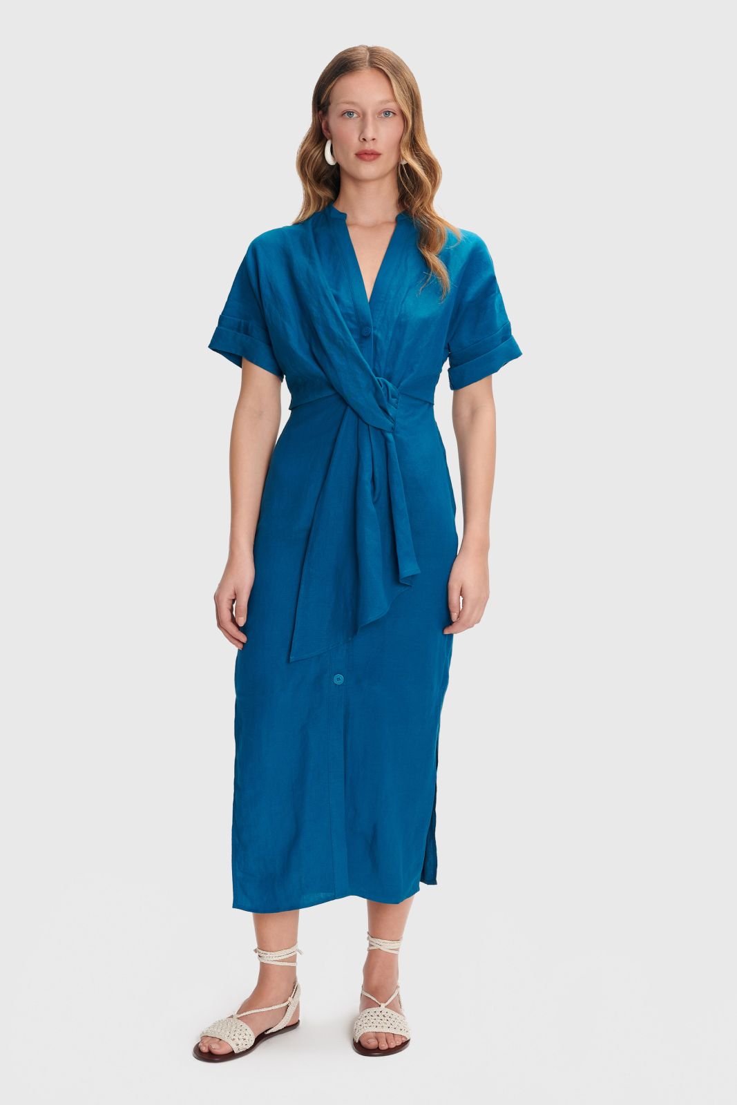 ALE - Fustan lino bezhe dhe blu  me prerje asimetrike