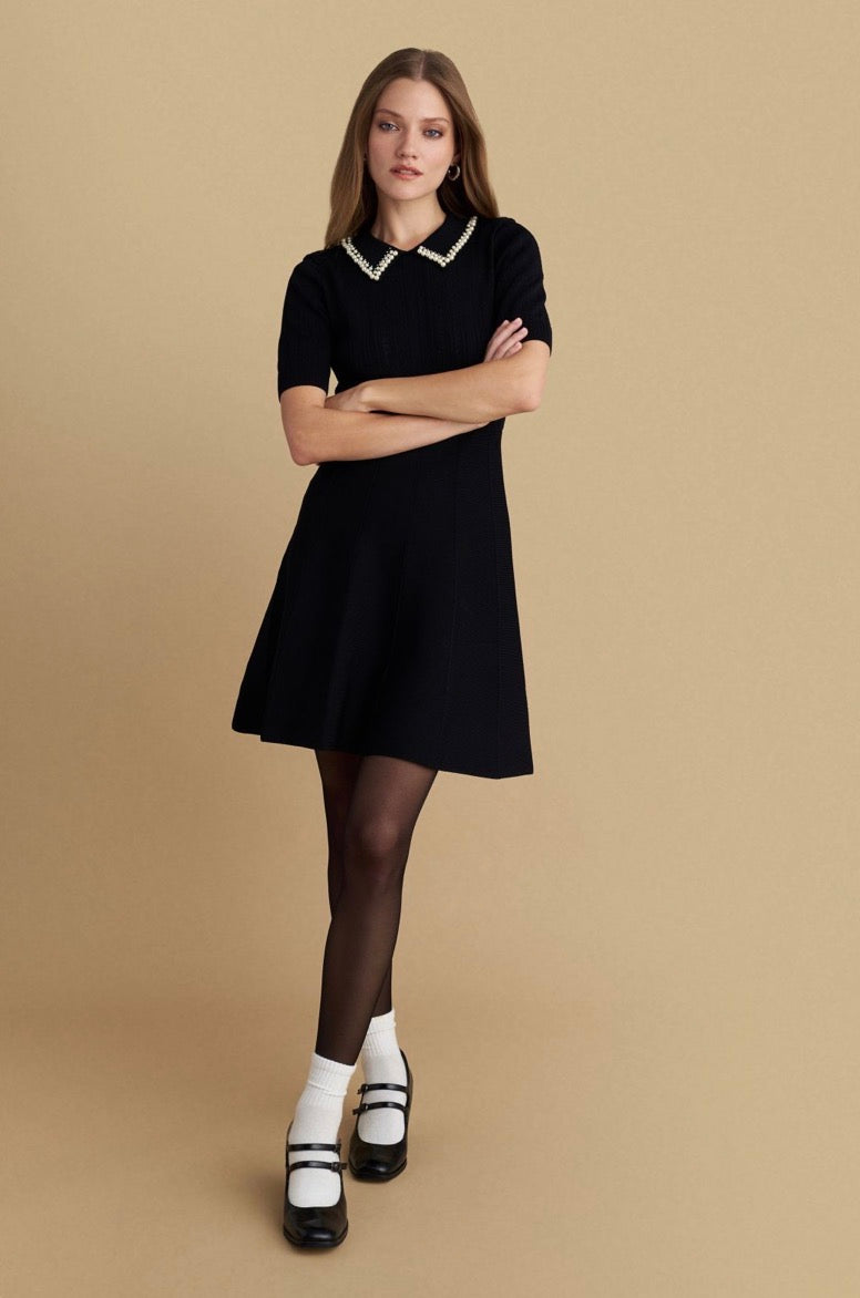 attrattivo - Fustan i shkurter bezhe dhe i zi me perla dekorative