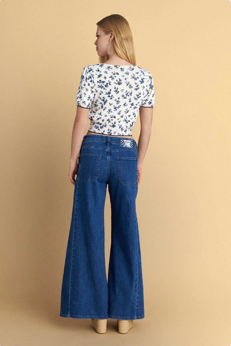 attrattivo - Triko e bardhe me motive florale