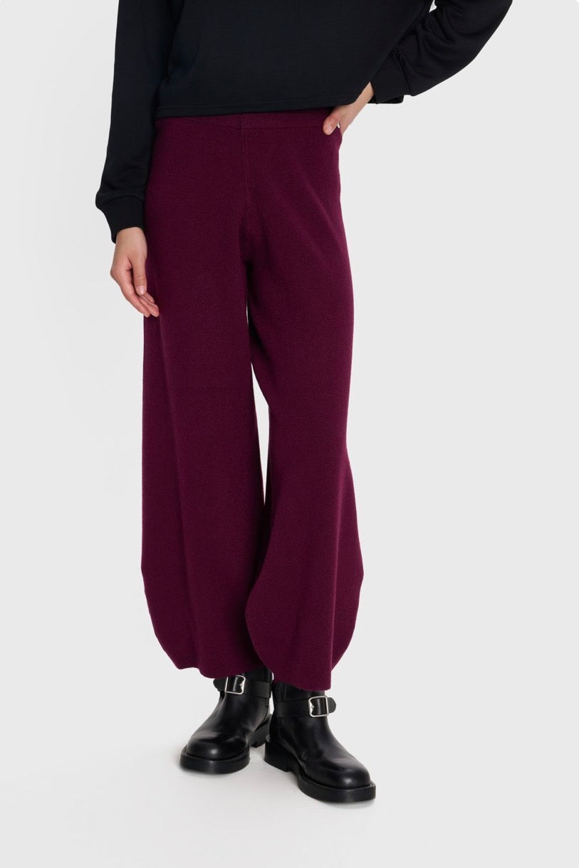 ALE - Pantallona vishnje dhe gri ne prerje te gjere dhe me llastik ne bel