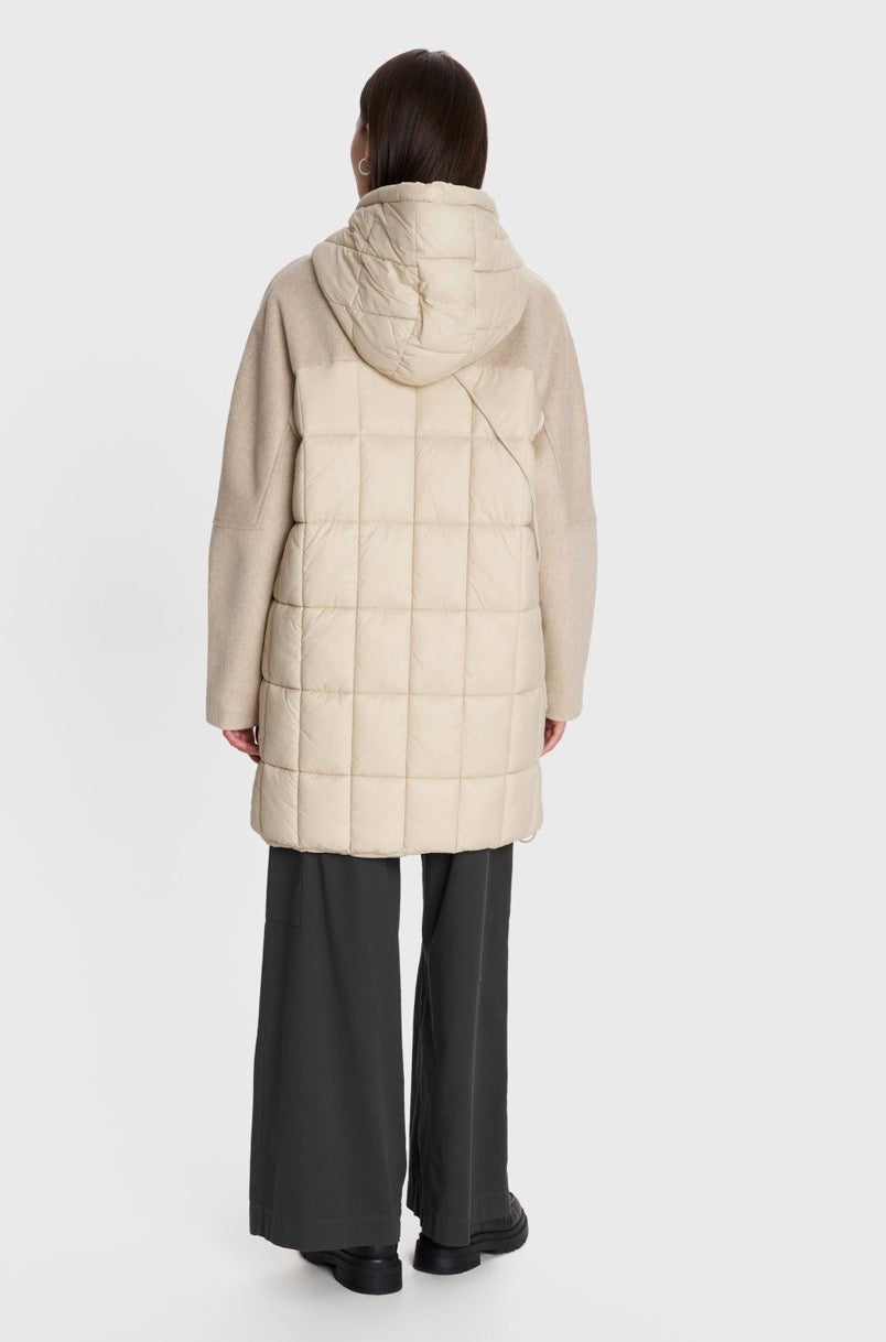 ALE - Pallto bezhe dhe e zeze trecerekshe me kapuc dhe cante