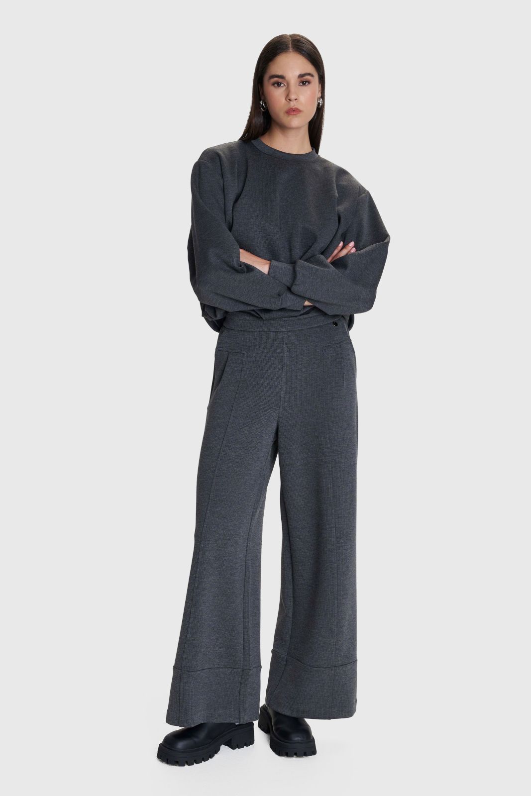 ALE - Pulover gri ne prerje te gjere