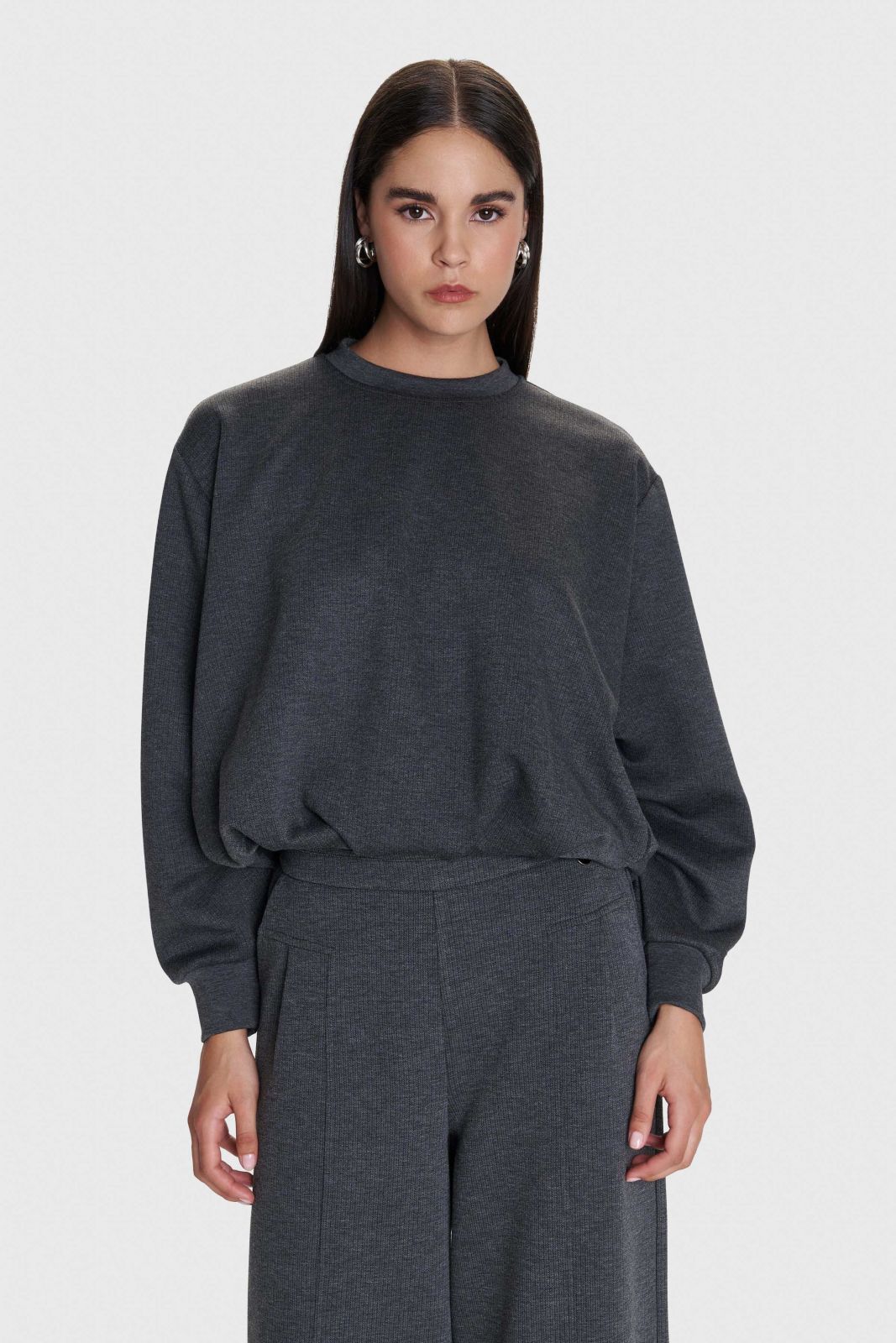 ALE - Pulover gri ne prerje te gjere