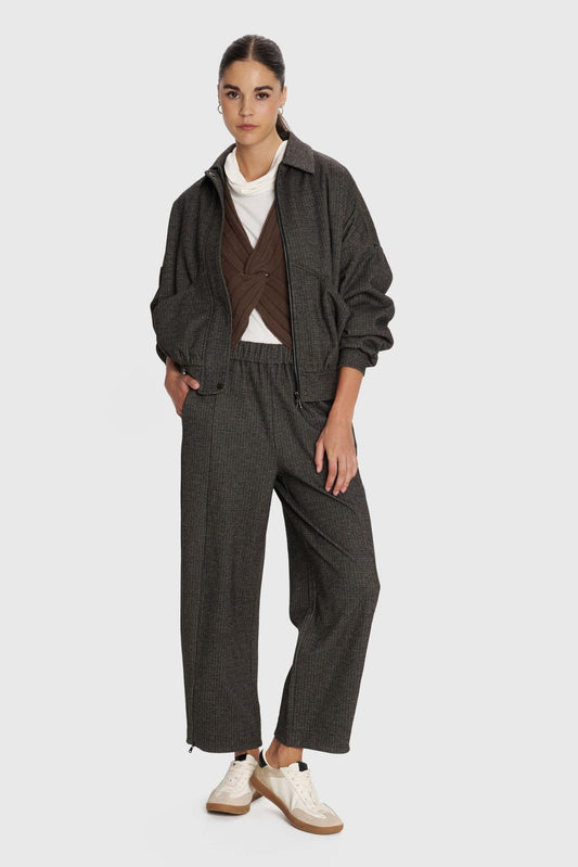 ALE - Pantallona gri te gjera me llastik ne bel