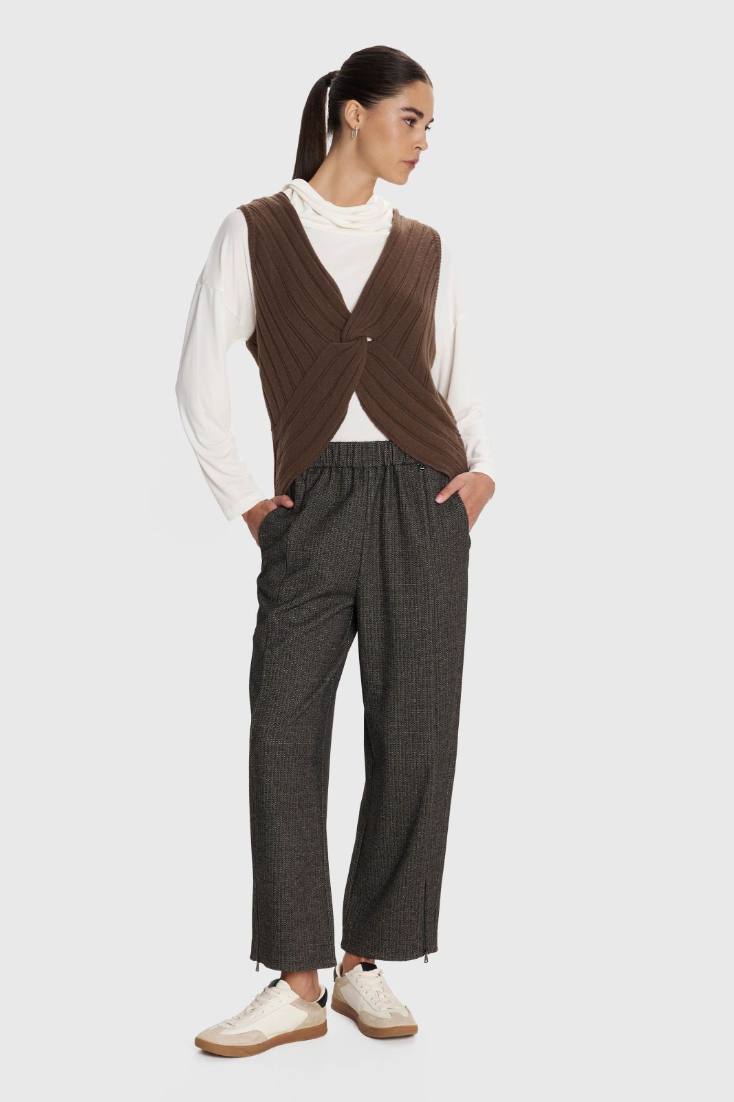 ALE - Pantallona gri te gjera me llastik ne bel