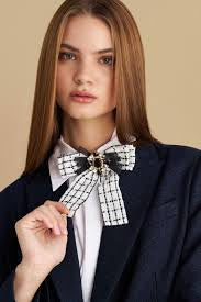 attrattivo - Broshe ne forme fjongo