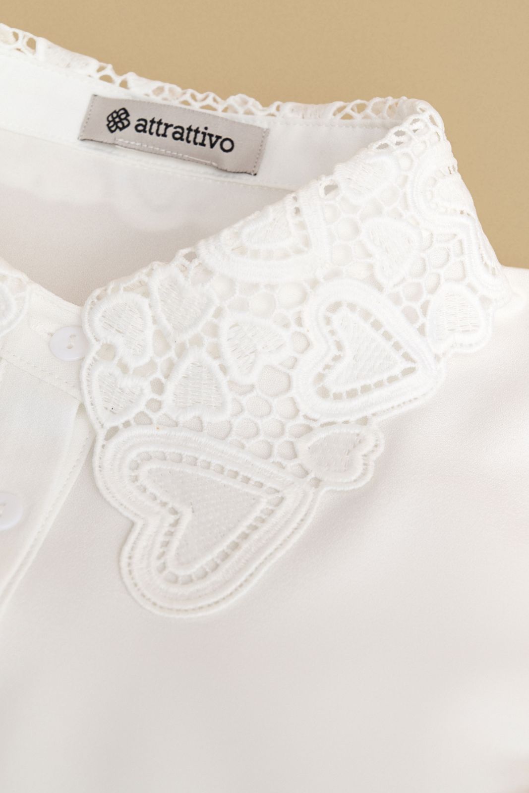 attrattivo - Jake e bardhe me dantelle